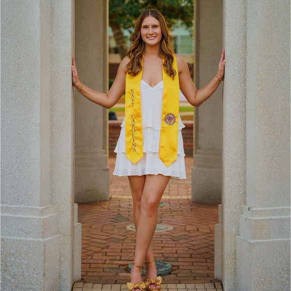 Meet your Posher, Alyssa - Picture 1 of 1